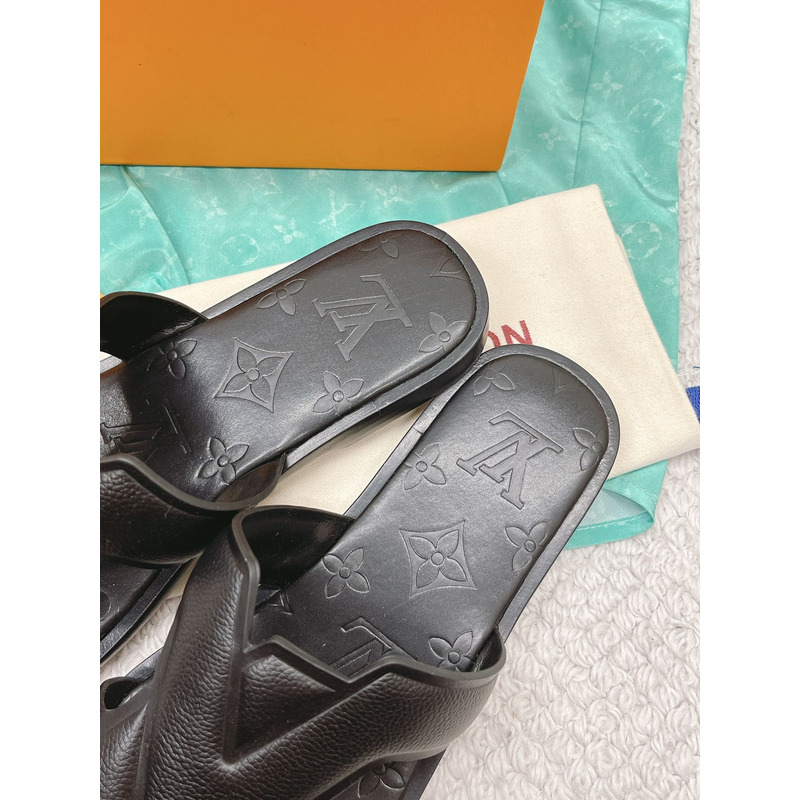 l**is V*t*n  lv oasis mule sandal in black