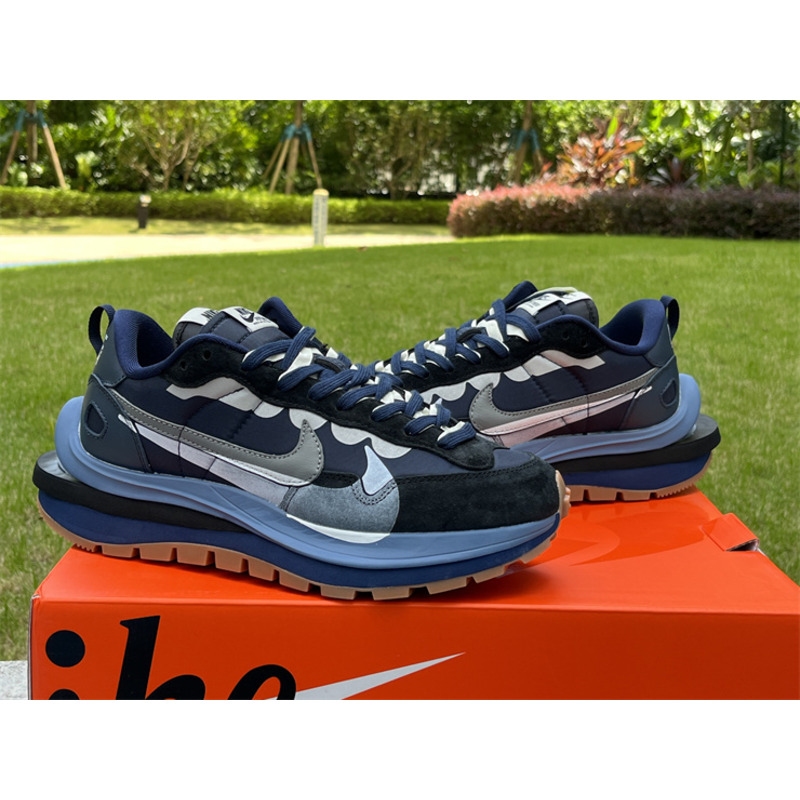 NikeSacai x VaporWaffle “Tour” Sneaker Dark Blue