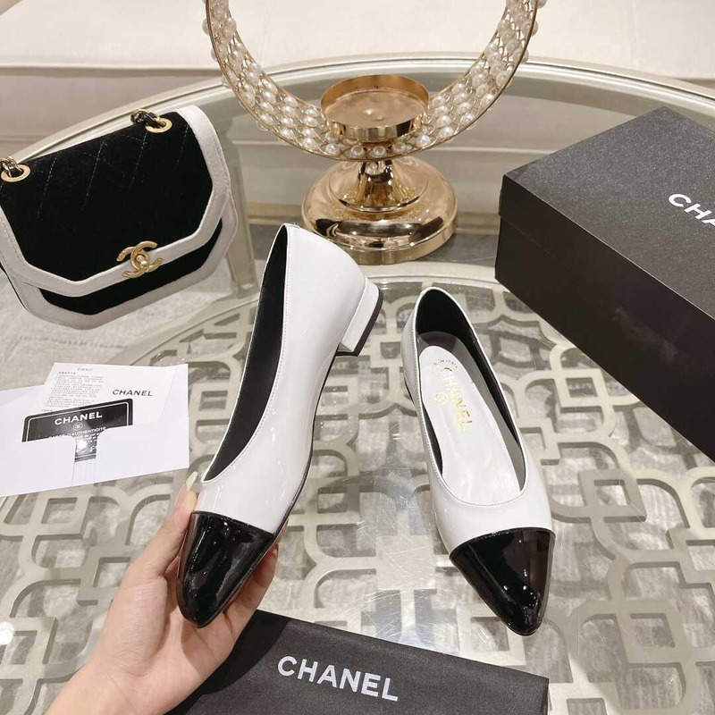 Ch*el flats white and black