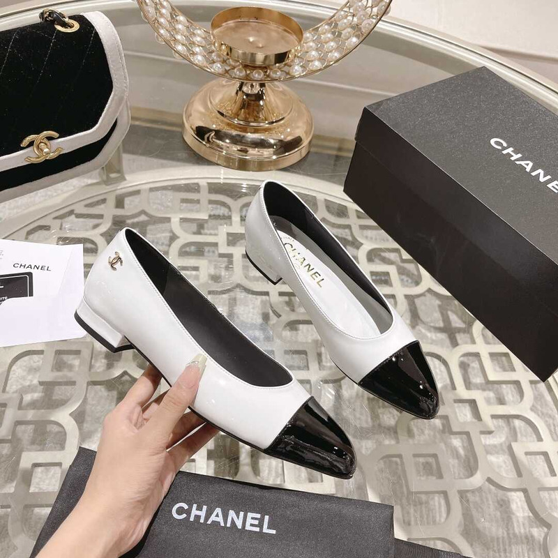 Ch*el flats white and black