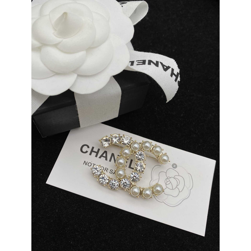 ch*el cc pearls Di*m*nds brooch