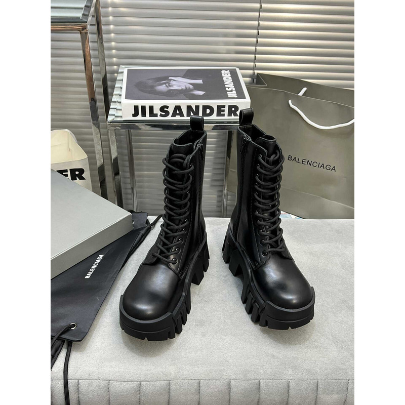 Ba*len*cia*ga lace-up leather ankle boots black