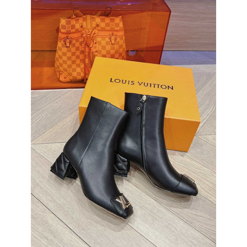 l**is V*t*n shake ankle boot