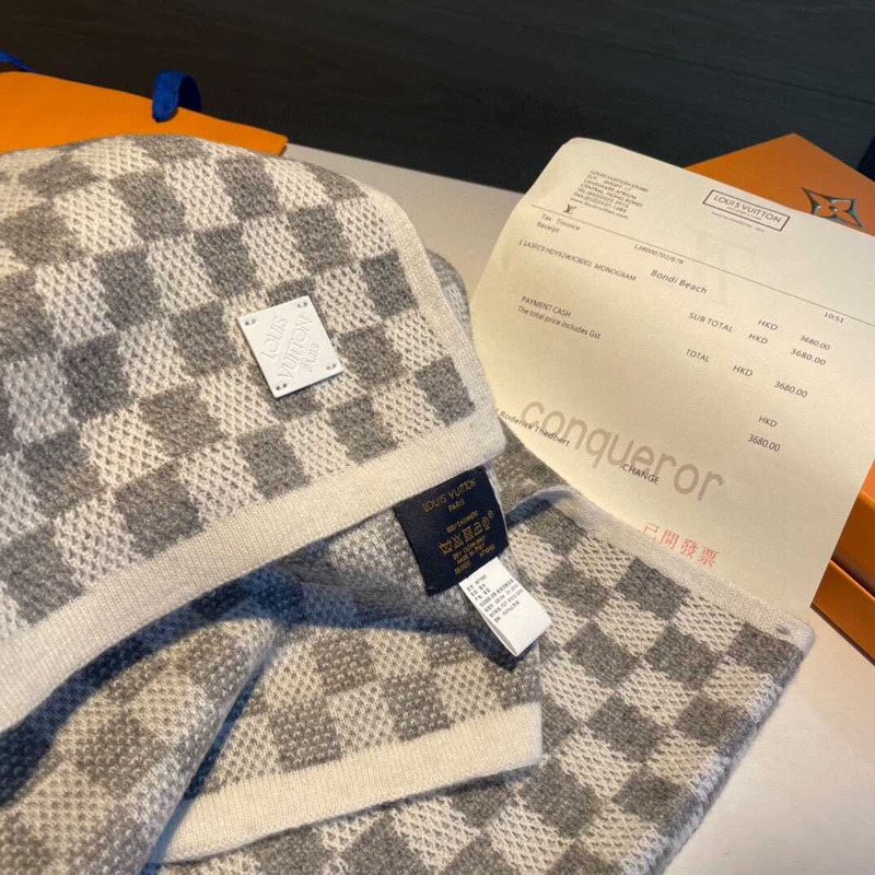 l**is V*t*n néo petit damier scarf light grey