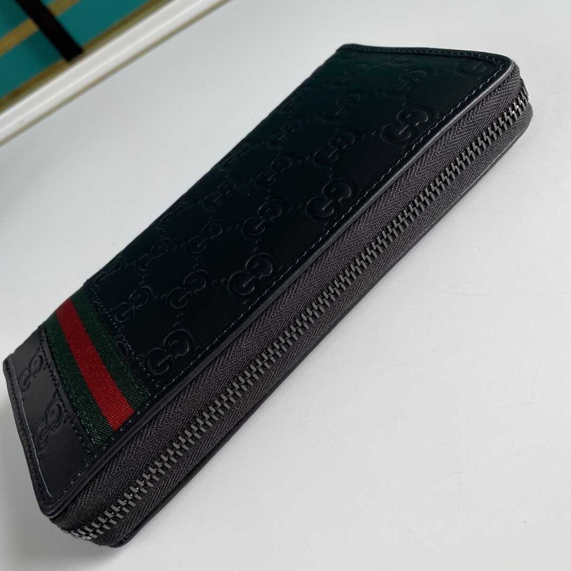g*u*i gg S*p*e canvas black