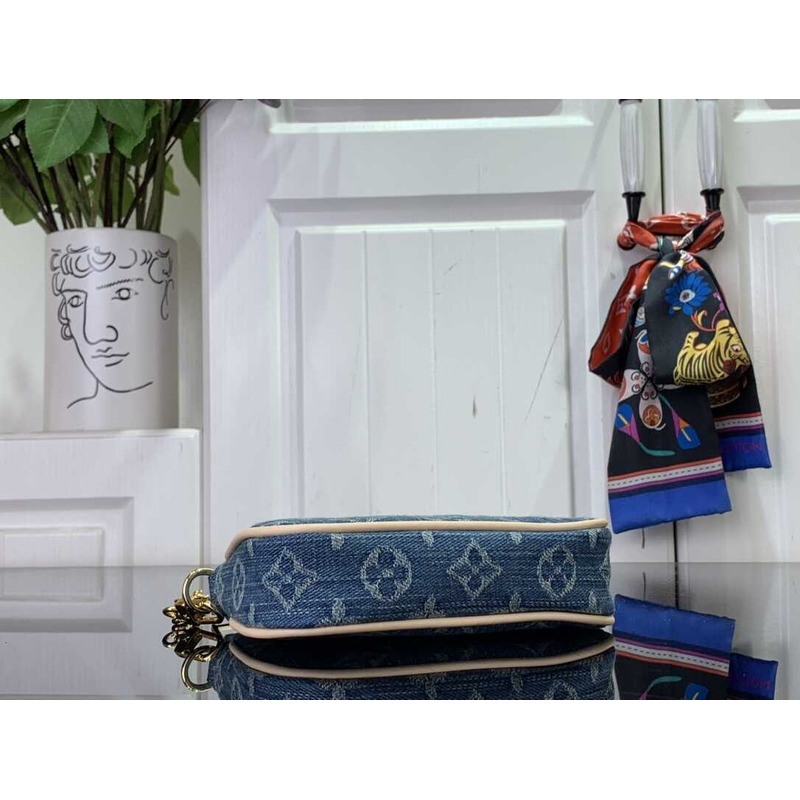 l**is V*t*n mini pochette chain bag denim blue