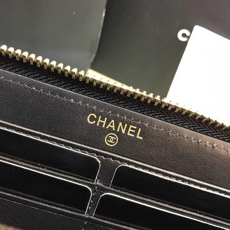 Ch*el boy Ch*el round long wallet lambskin black