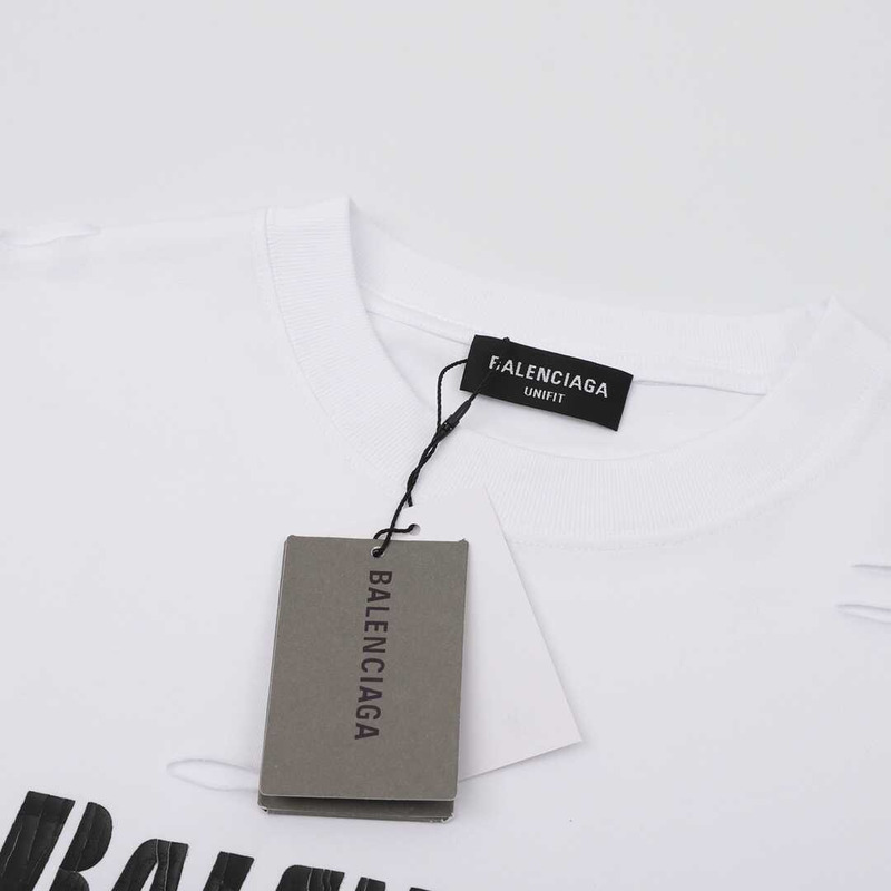 Ba*len*cia*ga caps t-shirt boxy fit in white