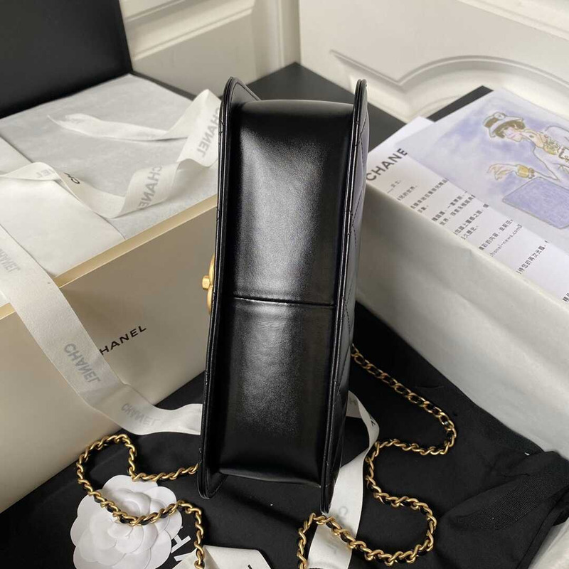 Ch*el classic flap bag in black