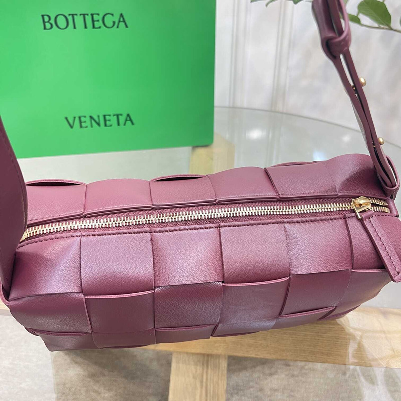 Bo*te*ga ve*ne*ta  small cassette in pink