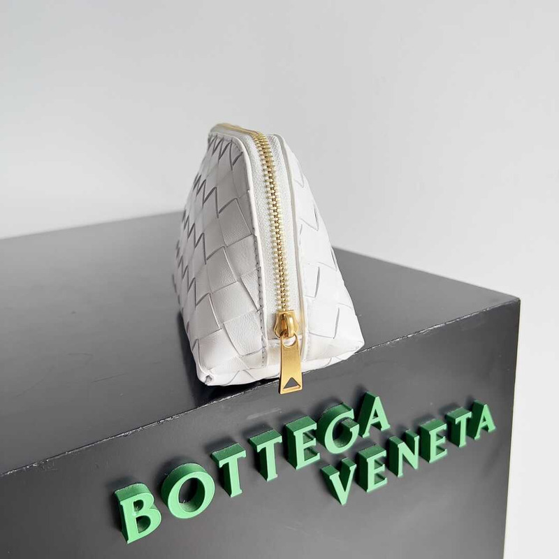Bo*te*ga ve*ne*ta intrecciato beauty pouch white