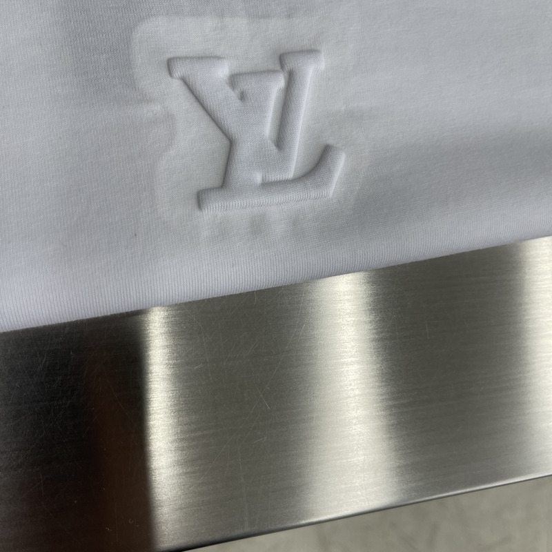 l**is V*t*n cotton t-shirt in white