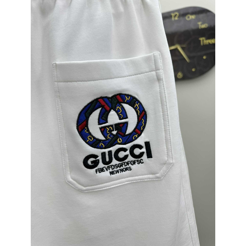 G*u*i  logo-print shorts in white