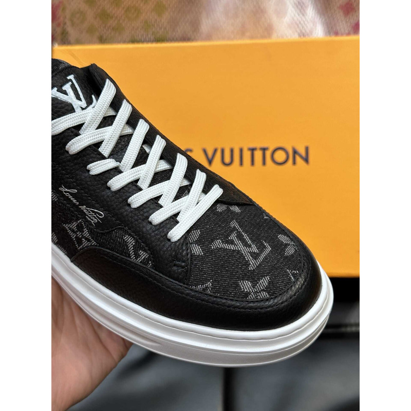 l**is V*t*n beverly hills sneaker