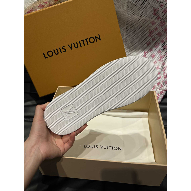 l**is V*t*n beverly hills sneaker