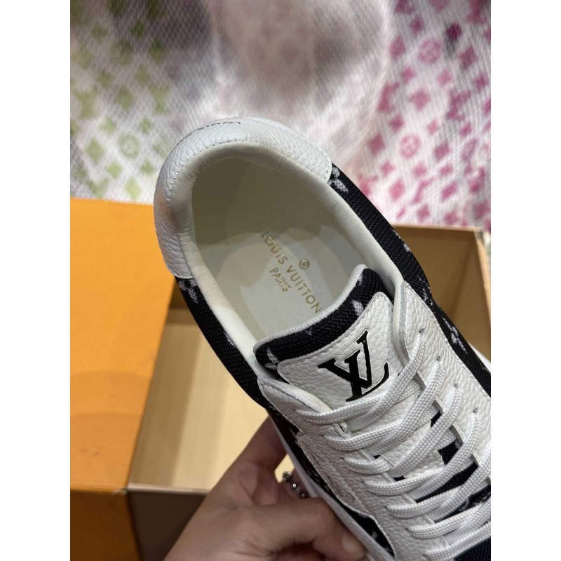 l**is V*t*n beverly hills sneaker