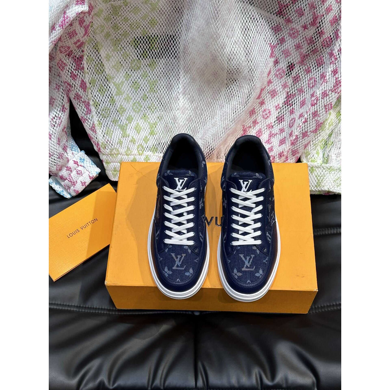 l**is V*t*n beverly hills sneaker.