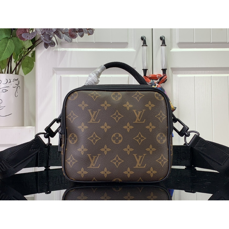 l**is V*t*n quest messenger cowhide-leather textile lining