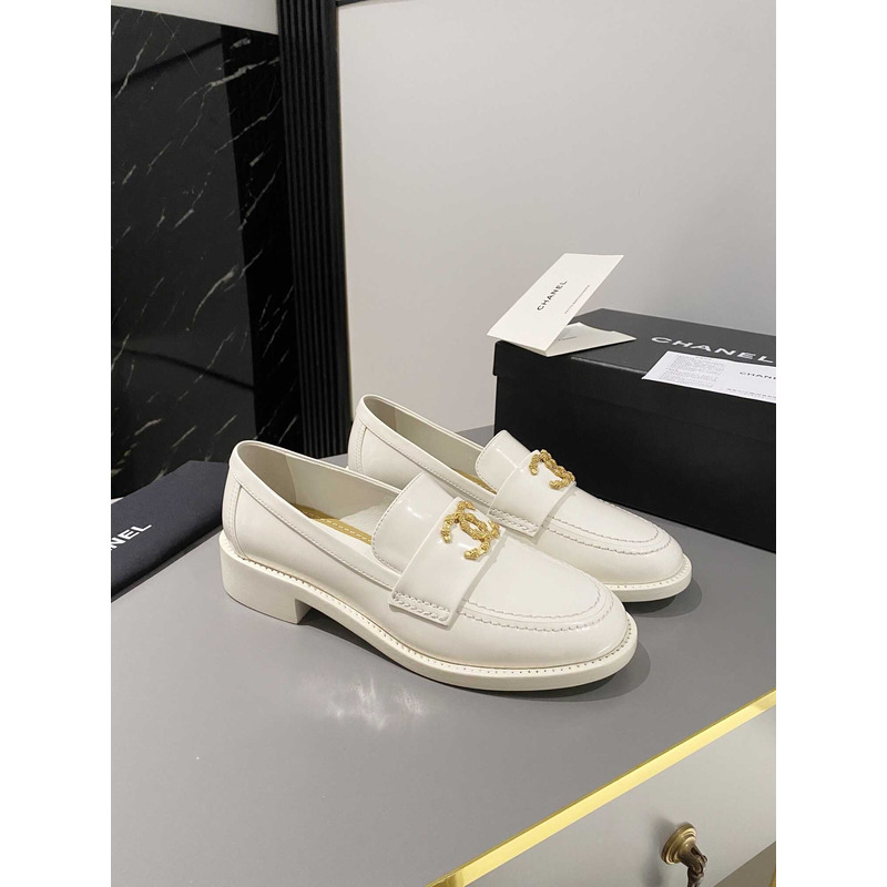 Ch*el moccasins calfskin & metal white