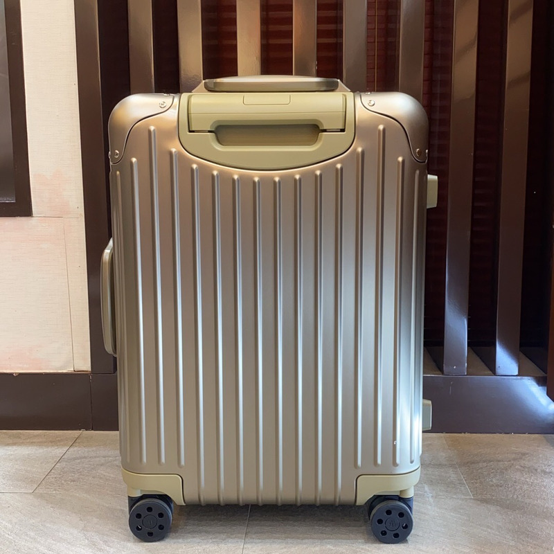 Rimowa Classic Cabin Carry-on Suitcase Aluminum in Sliver