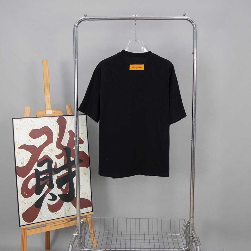 l**is V*t*n logo signature t-shirt black