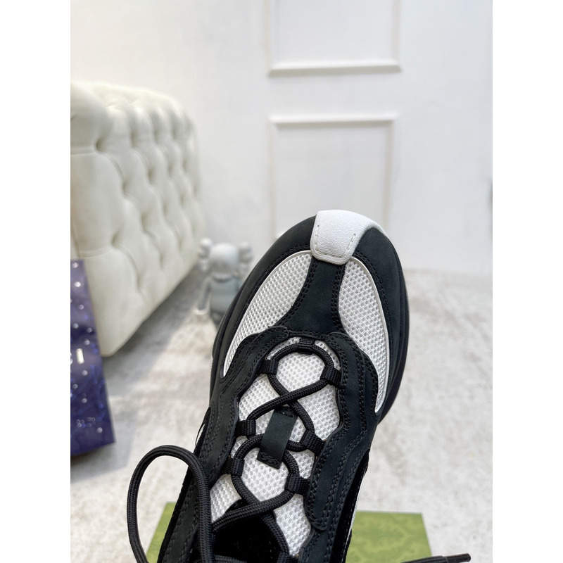 G*u*i run sneakers black