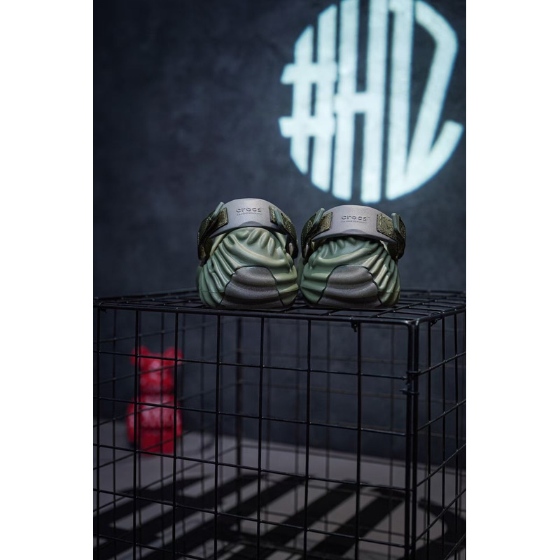 Cr*0*s pollex clog crocodile cucumber & shlahe bembury beach sandals