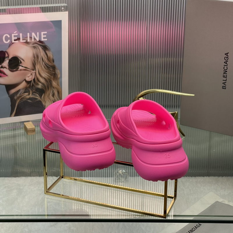 ba*len*cia*ga x Cr*0*s pool slide hot pink