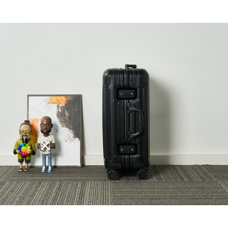 Rimowa Essential Cabin Lightweight Carry-On Suitcase Black