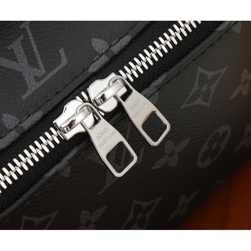 l**is V*t*n m11508 toiletry bag