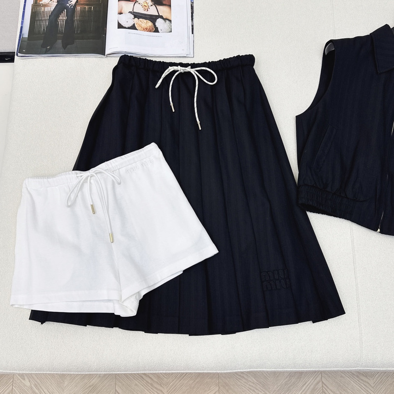 Miu Miu Sleeveless Top And Pleated Skirt Suit Black