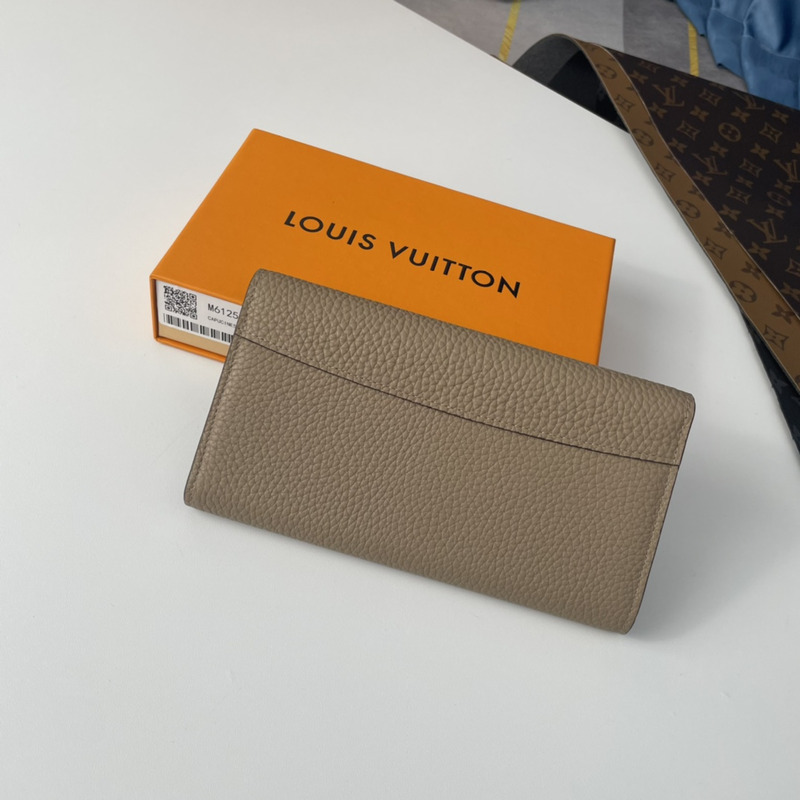 l**is V*t*n taurillon capucines wallet galet beige