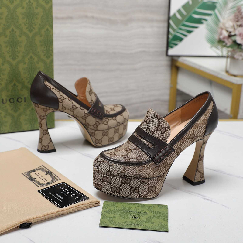 G*u*i horsebit canvas heels brown