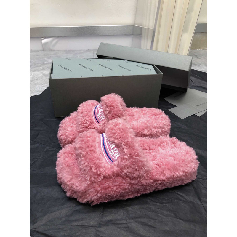 Ba*len*cia*ga fur sandals pink
