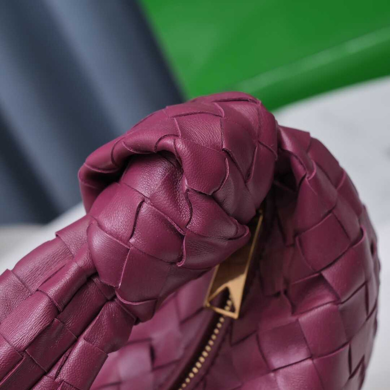 Bo*te*ga ve*ne*ta mini jodie intrecciato top handle burgundy