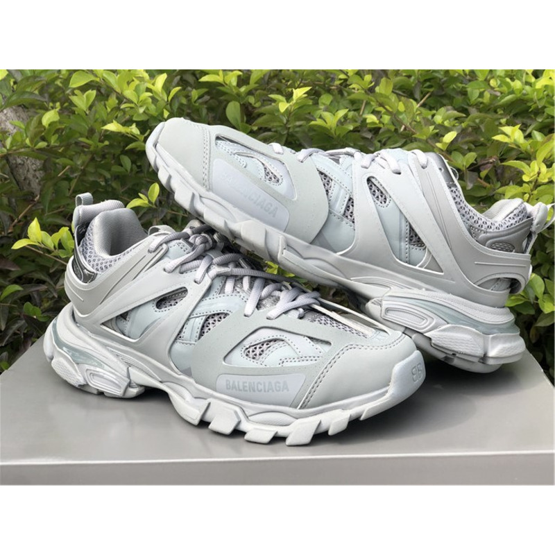 Ba*len*cia*ga 3.0 light gray sneakers men women
