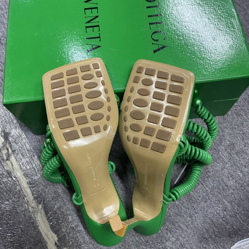 Bo*te*ga ve*ne*ta sandals wire stretch grass womens green
