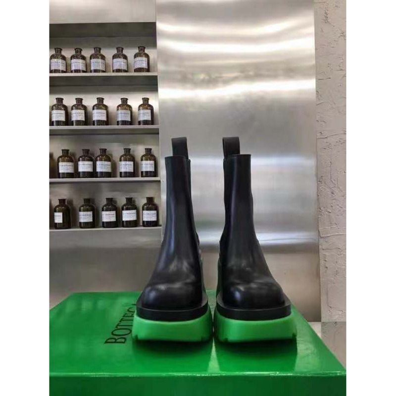 Bo*te*ga ve*ne*ta high leather boots with platform soles