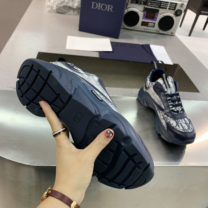 D*or "b22" sneaker