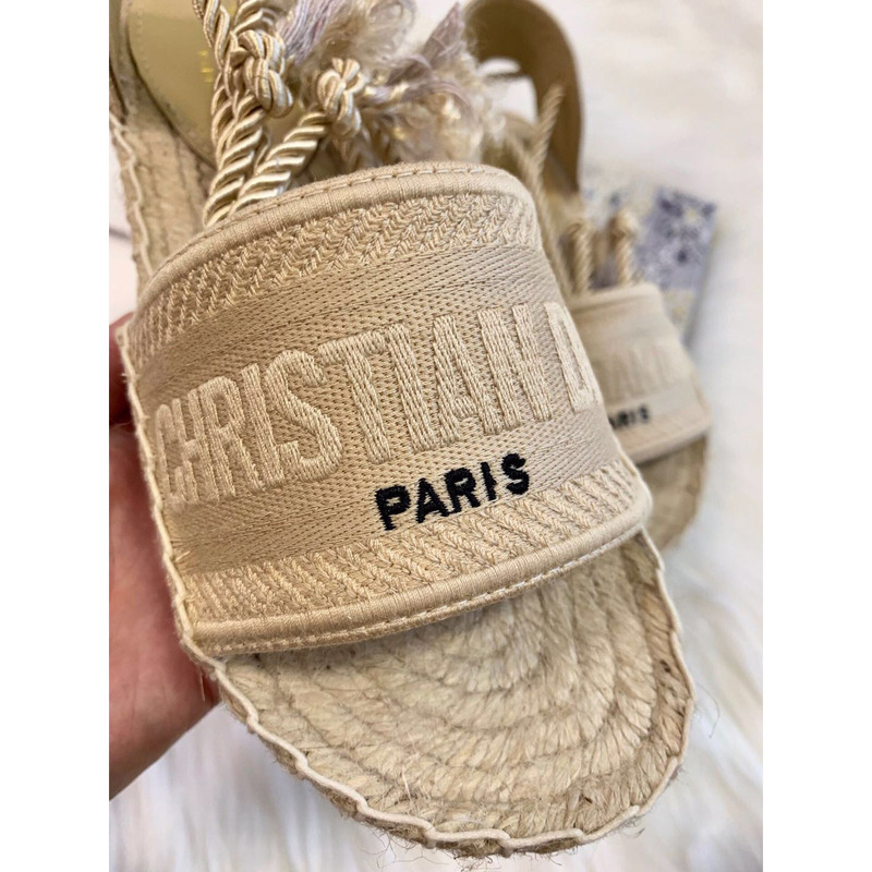 D*or ch**an D*orexpress thong sandals
