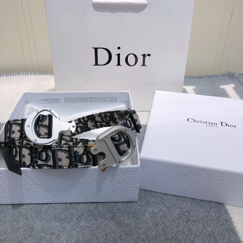 D*or oblique belt with silver buckle