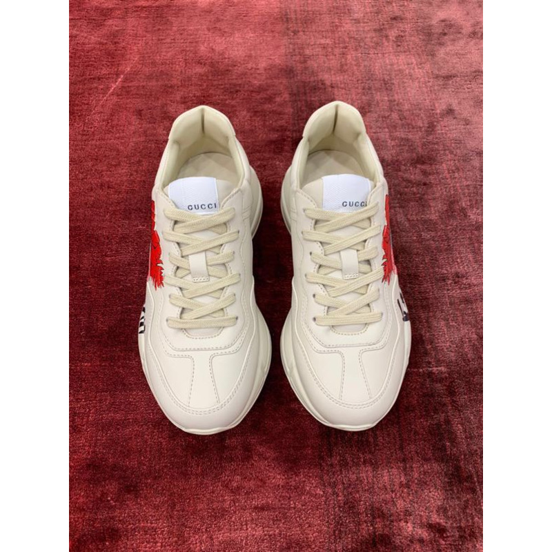 G*u*i sneaker with logo
