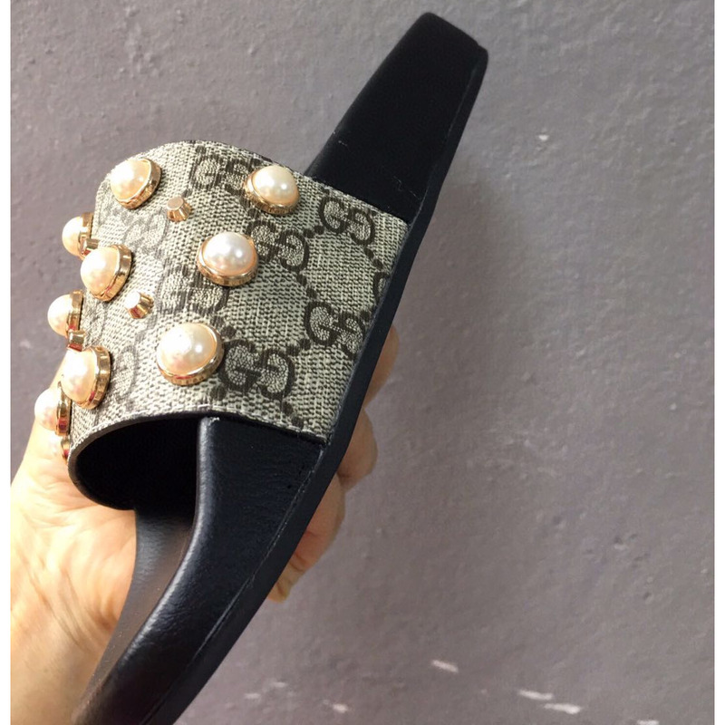 G*u*i slides with pearls