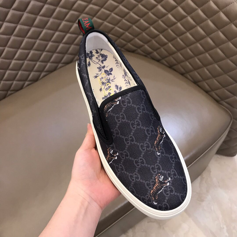 G*u*i tiger printed flat espadrille