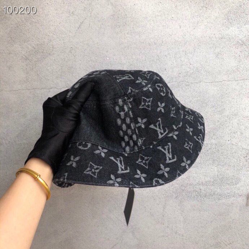 l**is V*t*n damier geant wave monogram sun hat