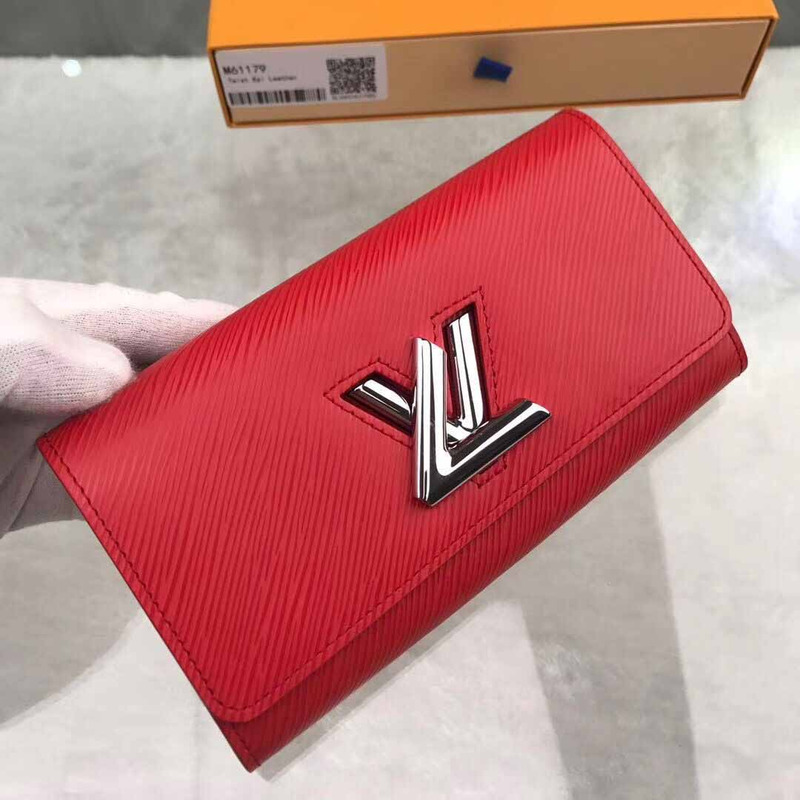 l**is V*t*n red wallet