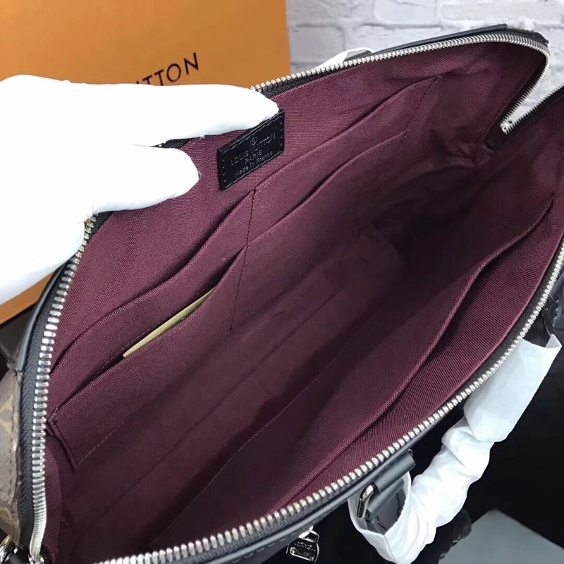 l**is V*t*n shoulder bag in brown