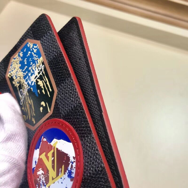 l**is V*t*n wallet