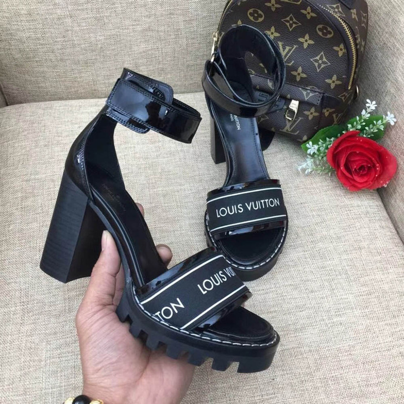 l**is V*t*n star trail sandal 1a3y22
